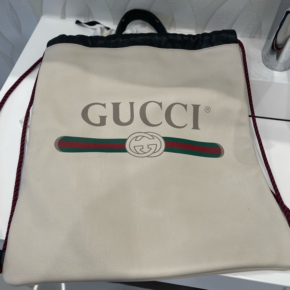GUCCI Sherry line GUCCI logo print drawstring  Tote Bag. 100 % leather